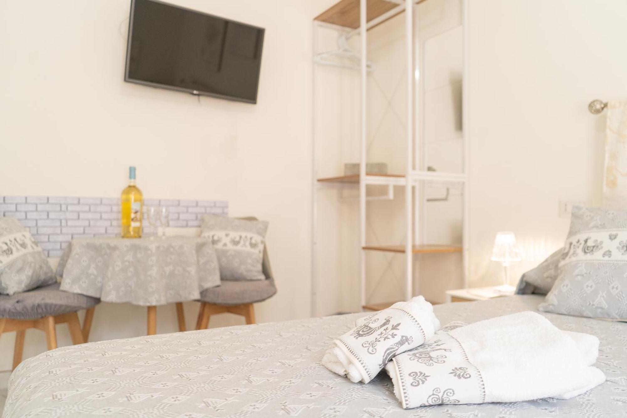 سينيسكولا White Bike Rooms المظهر الخارجي الصورة